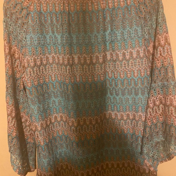 Elegant Lace Women's Top in Blue and tan - Picture 2 of 3